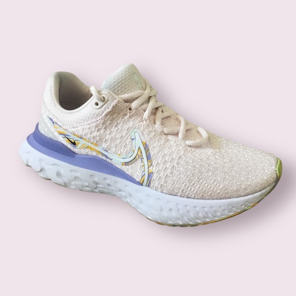 Nike React Infinity Run Flyknit 3 Premium Shoe - Picture 1 of 13